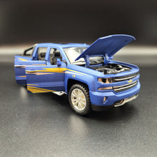 Load image into Gallery viewer, Explorafind 2022 Chevrolet Silverado 1500 Matte Blue 1:32 Die Cast Pickup
