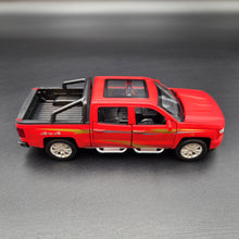 Load image into Gallery viewer, Explorafind 2022 Chevrolet Silverado 1500 Matte Red 1:32 Die Cast Pickup
