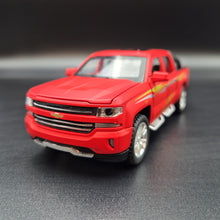 Load image into Gallery viewer, Explorafind 2022 Chevrolet Silverado 1500 Matte Red 1:32 Die Cast Pickup
