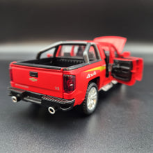 Load image into Gallery viewer, Explorafind 2022 Chevrolet Silverado 1500 Matte Red 1:32 Die Cast Pickup
