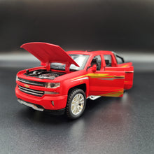 Load image into Gallery viewer, Explorafind 2022 Chevrolet Silverado 1500 Matte Red 1:32 Die Cast Pickup
