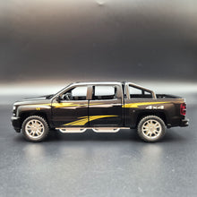 Load image into Gallery viewer, Explorafind 2022 Chevrolet Silverado 1500 Matte Black 1:32 Die Cast Pickup
