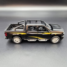 Load image into Gallery viewer, Explorafind 2022 Chevrolet Silverado 1500 Matte Black 1:32 Die Cast Pickup
