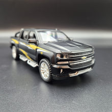 Load image into Gallery viewer, Explorafind 2022 Chevrolet Silverado 1500 Matte Black 1:32 Die Cast Pickup
