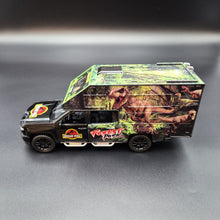 Load image into Gallery viewer, Explorafind 2022 Chevrolet Silverado Camper Black 1:32 Die Cast Pickup
