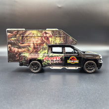 Load image into Gallery viewer, Explorafind 2022 Chevrolet Silverado Camper Black 1:32 Die Cast Pickup
