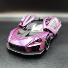 Load image into Gallery viewer, Explorafind 2019 McLaren Senna Purple 1:32 Die Cast Car
