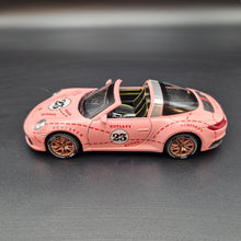 Load image into Gallery viewer, Explorafind 2021 Porsche 911 Targa 4S Pink 1:32 Die Cast Car
