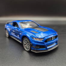 Load image into Gallery viewer, Explorafind 2022 Ford Mustang Shelby GT500 Blue 1:32 Die Cast Car
