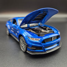 Load image into Gallery viewer, Explorafind 2022 Ford Mustang Shelby GT500 Blue 1:32 Die Cast Car
