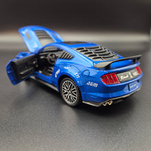 Load image into Gallery viewer, Explorafind 2022 Ford Mustang Shelby GT500 Blue 1:32 Die Cast Car
