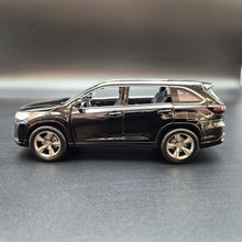 Load image into Gallery viewer, Explorafind 2019 Toyota Highlander Black 1:32 Die Cast Car
