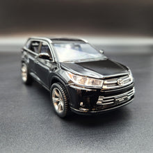 Load image into Gallery viewer, Explorafind 2019 Toyota Highlander Black 1:32 Die Cast Car
