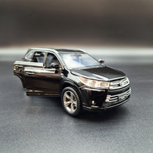 Load image into Gallery viewer, Explorafind 2019 Toyota Highlander Black 1:32 Die Cast Car
