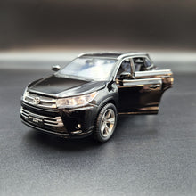 Load image into Gallery viewer, Explorafind 2019 Toyota Highlander Black 1:32 Die Cast Car
