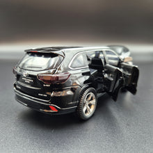 Load image into Gallery viewer, Explorafind 2019 Toyota Highlander Black 1:32 Die Cast Car
