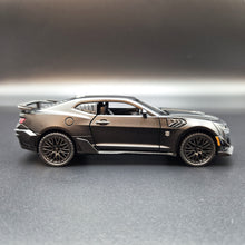 Load image into Gallery viewer, Explorafind 2020 Chevrolet Camaro ZL1 Matte Black 1:32 Die Cast Car
