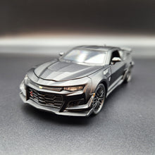 Load image into Gallery viewer, Explorafind 2020 Chevrolet Camaro ZL1 Matte Black 1:32 Die Cast Car
