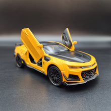 Load image into Gallery viewer, Explorafind 2020 Chevrolet Camaro ZL1 Yellow 1:32 Die Cast Car
