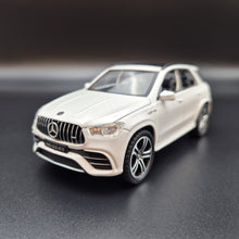 Load image into Gallery viewer, Explorafind 2022 Mercedes-Benz Maybach GLE 63 S White 1:36 Die Cast Car
