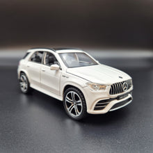 Load image into Gallery viewer, Explorafind 2022 Mercedes-Benz Maybach GLE 63 S White 1:36 Die Cast Car
