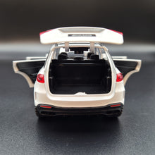 Load image into Gallery viewer, Explorafind 2022 Mercedes-Benz Maybach GLE 63 S White 1:36 Die Cast Car
