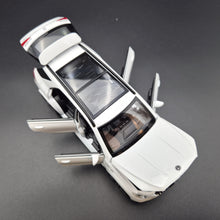 Load image into Gallery viewer, Explorafind 2022 Mercedes-Benz Maybach GLE 63 S White 1:36 Die Cast Car
