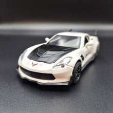 Load image into Gallery viewer, Explorafind 2016 Chevrolet Corvette Z06 C7.R White 1:32 Die Cast Car
