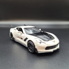 Load image into Gallery viewer, Explorafind 2016 Chevrolet Corvette Z06 C7.R White 1:32 Die Cast Car
