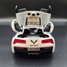 Load image into Gallery viewer, Explorafind 2016 Chevrolet Corvette Z06 C7.R White 1:32 Die Cast Car
