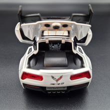 Load image into Gallery viewer, Explorafind 2016 Chevrolet Corvette Z06 C7.R White 1:32 Die Cast Car
