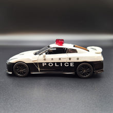 Load image into Gallery viewer, Explorafind 2018 Nissan GT-R Police Car White/Black 1:32 Die Cast Car
