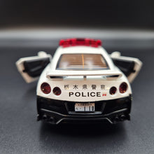 Load image into Gallery viewer, Explorafind 2018 Nissan GT-R Police Car White/Black 1:32 Die Cast Car
