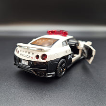 Load image into Gallery viewer, Explorafind 2018 Nissan GT-R Police Car White/Black 1:32 Die Cast Car
