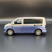 Load image into Gallery viewer, Explorafind 2018 Volkswagen T6 Multivan Silver/Blue 1:32 Die Cast Van
