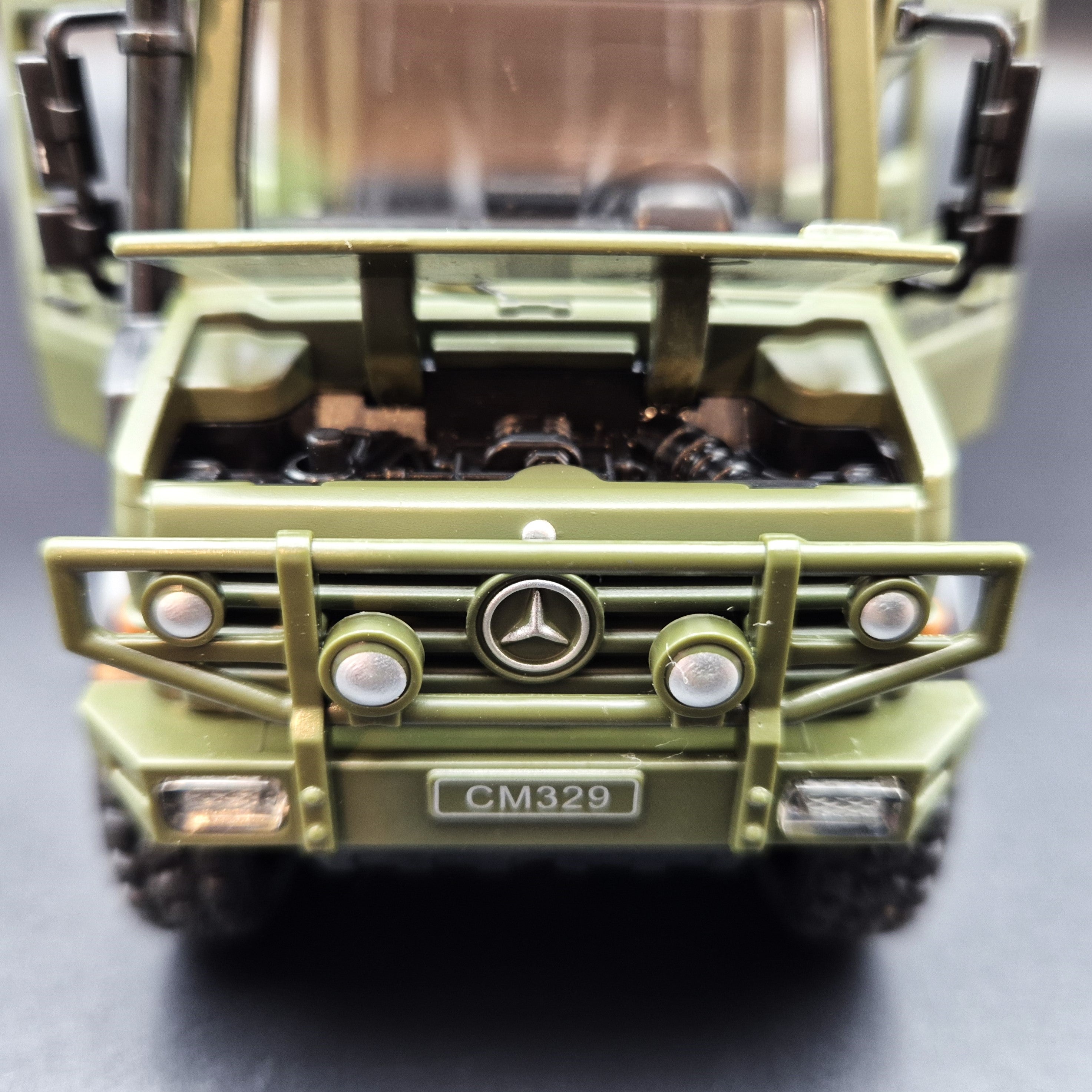 Unimog with flatbed in a scale of 1:14