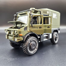 Load image into Gallery viewer, Explorafind 2000 Mercedes Benz Unimog Off Road RV Army Green 1:32 Die Cast Truck
