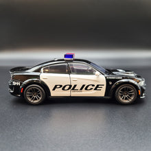 Load image into Gallery viewer, Explorafind 2023 Dodge Charger Hellcat Police Car Black 1:32 Die Cast Car
