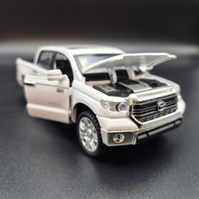 Load image into Gallery viewer, Explorafind 2019 Toyota Tundra White 1:32 Die Cast Car
