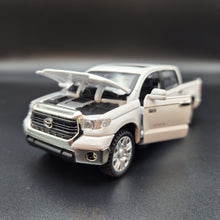 Load image into Gallery viewer, Explorafind 2019 Toyota Tundra White 1:32 Die Cast Car
