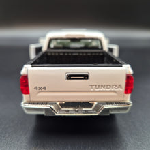 Load image into Gallery viewer, Explorafind 2019 Toyota Tundra White 1:32 Die Cast Car
