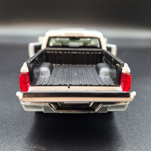 Load image into Gallery viewer, Explorafind 2019 Toyota Tundra White 1:32 Die Cast Car
