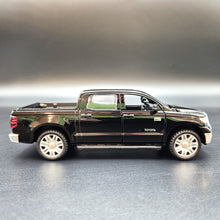 Load image into Gallery viewer, Explorafind 2019 Toyota Tundra Black 1:32 Die Cast Car
