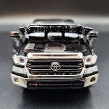 Load image into Gallery viewer, Explorafind 2019 Toyota Tundra Black 1:32 Die Cast Car
