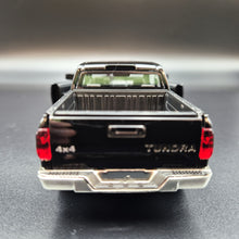 Load image into Gallery viewer, Explorafind 2019 Toyota Tundra Black 1:32 Die Cast Car
