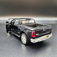 Load image into Gallery viewer, Explorafind 2019 Toyota Tundra Black 1:32 Die Cast Car
