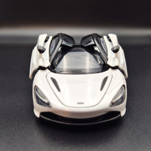 Load image into Gallery viewer, Explorafind 2023 McLaren 720S White 1:32 Die Cast Car
