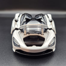 Load image into Gallery viewer, Explorafind 2023 McLaren 720S White 1:32 Die Cast Car
