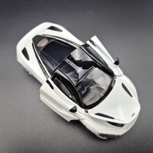 Load image into Gallery viewer, Explorafind 2023 McLaren 720S White 1:32 Die Cast Car
