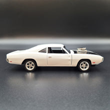 Load image into Gallery viewer, Explorafind 1969 Dodge Charger 500 White 1:32 Die Cast Car
